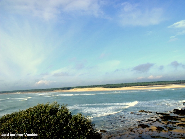 De la pointe du Payré vue sur la plage du Veillon a Talmont - Jard-sur-Mer