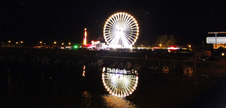 Fête foraine au bord du lay , l'été - L'Aiguillon-sur-Mer