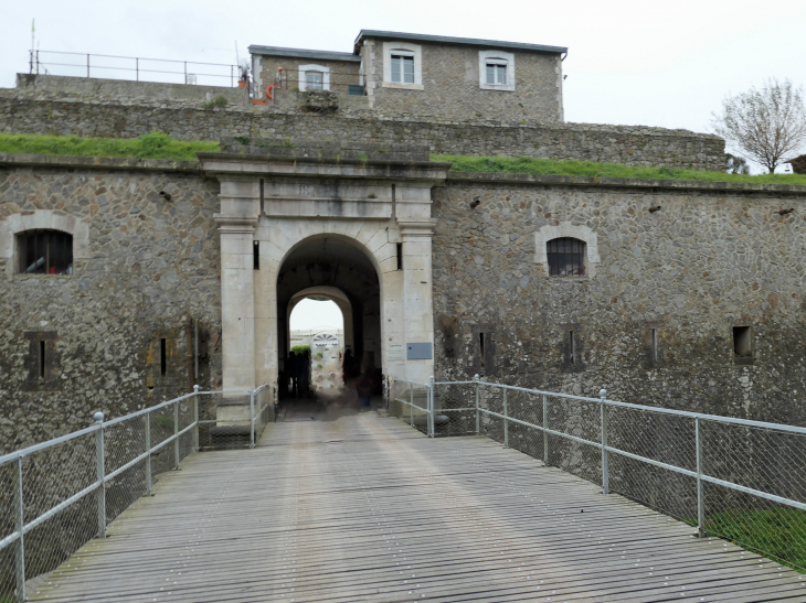 L'entrée de la citadelle de Pierre Levée - L'Île-d'Yeu