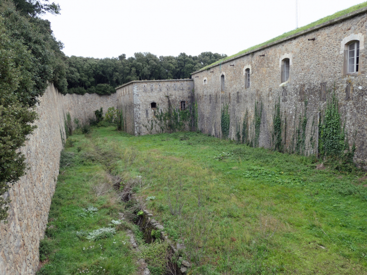 Les fossés du fort - L'Île-d'Yeu