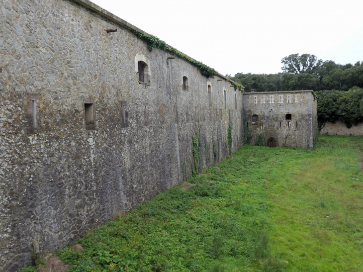 Les fossés du fort - L'Île-d'Yeu