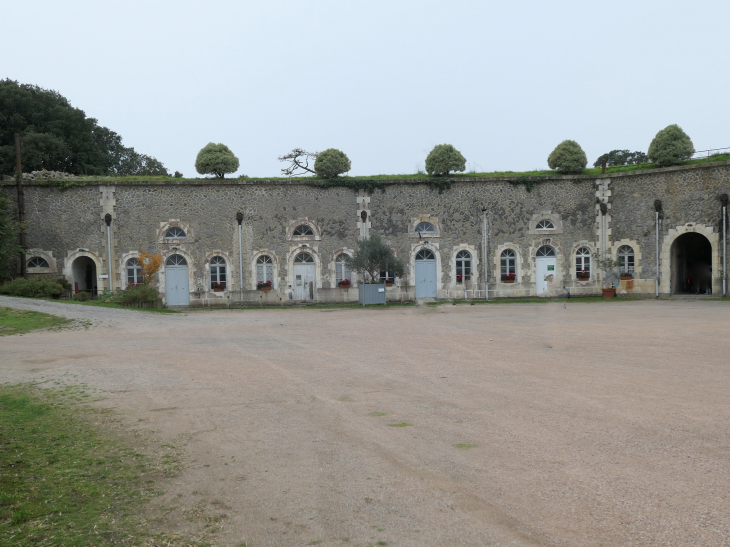 Dans la cour de la citadelle - L'Île-d'Yeu