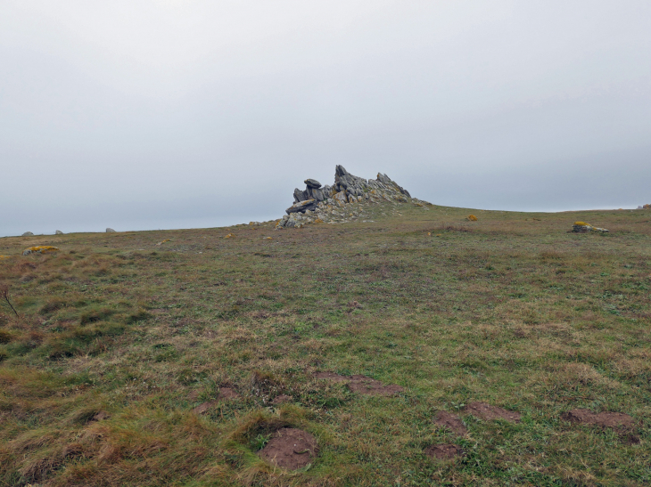 La côte sauvage : rochers et mégalithes - L'Île-d'Yeu