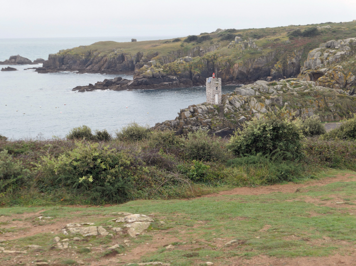 La côte sauvage : le port de la Meule - L'Île-d'Yeu