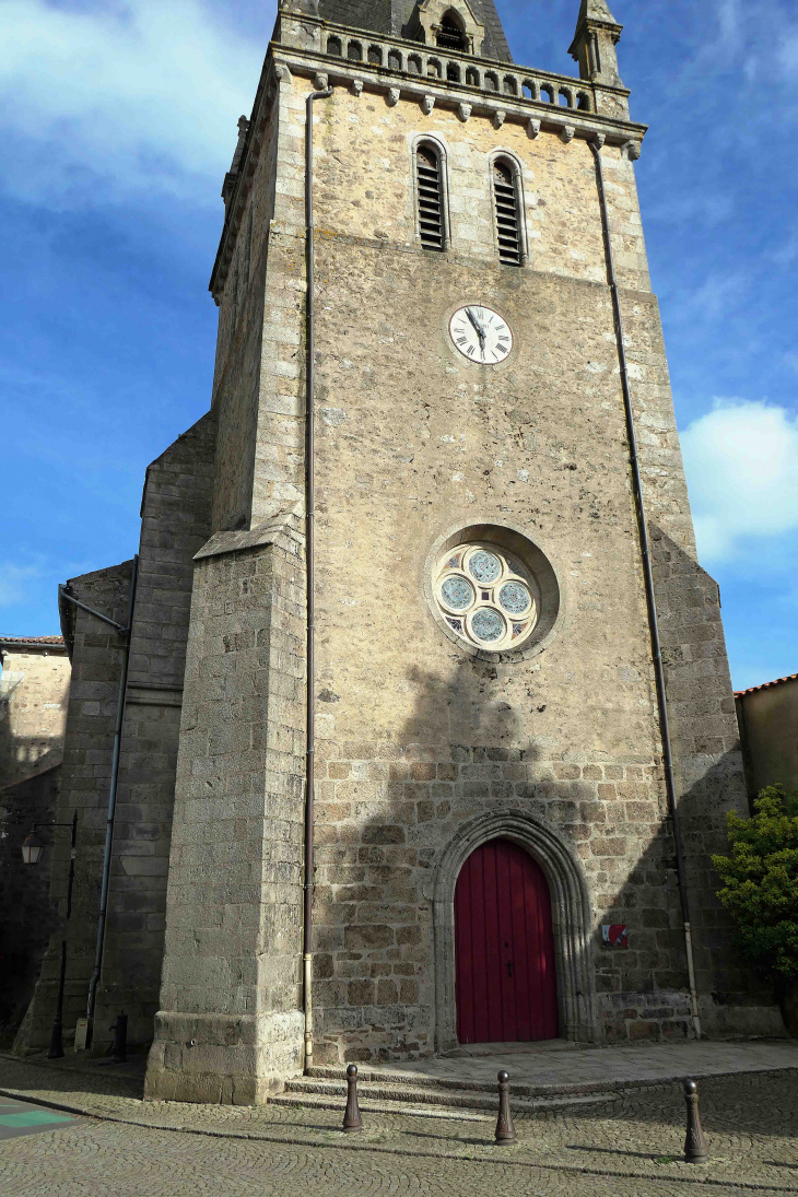 La façade de l'église - La Flocellière