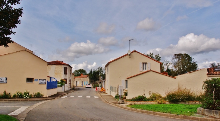 Le Village - La Jonchère