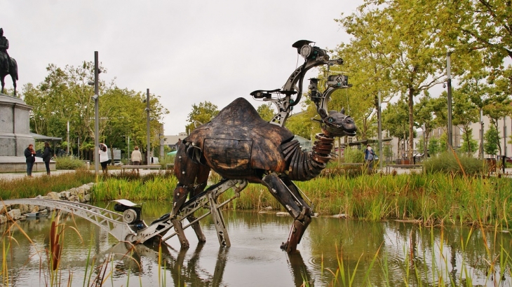 Le Parc ( animaux métalliques animés ) - La Roche-sur-Yon