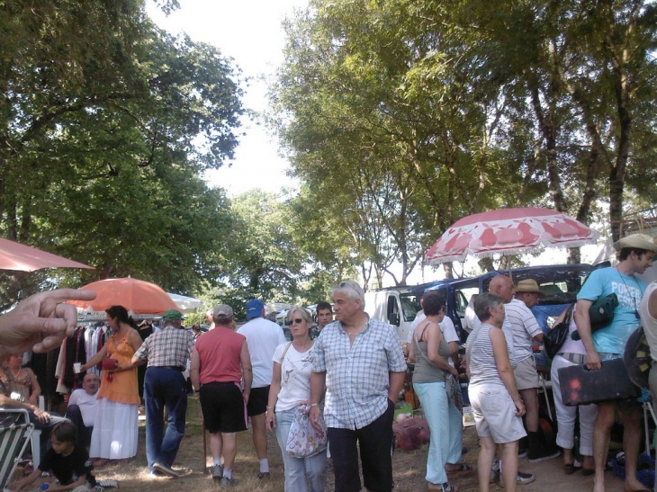 Vide greniers - Le Champ-Saint-Père