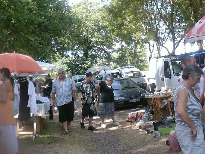 VIDE GRENIER - Le Champ-Saint-Père