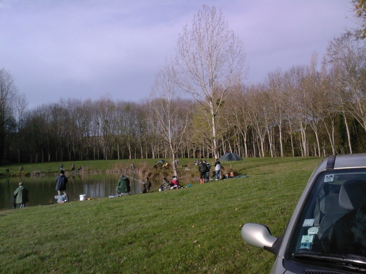 PECHE AUX SAUMONS - Le Champ-Saint-Père