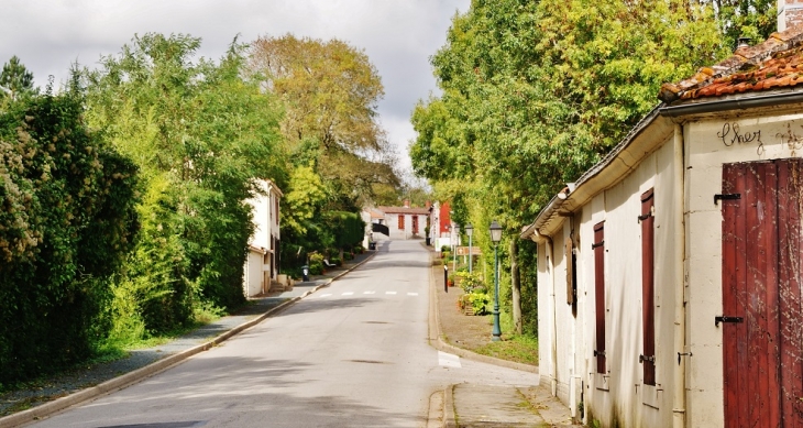 Le Village - Le Champ-Saint-Père