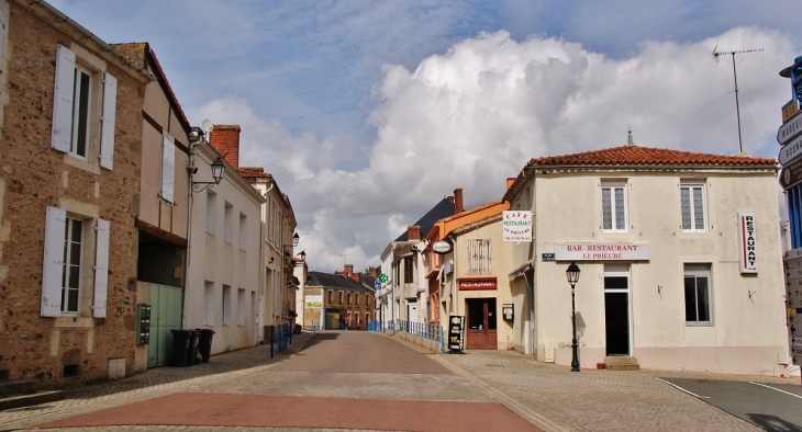 Le Village - Le Champ-Saint-Père