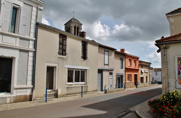 Le Village - Le Champ-Saint-Père