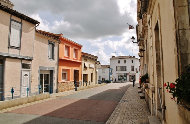 Le Village - Le Champ-Saint-Père