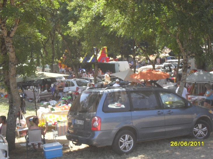 Vide grenier + 100 exposants ce dimanche avec près de 2000 visiteurs  - Le Champ-Saint-Père