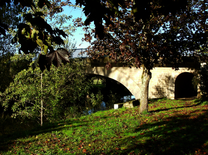 Le Port Bord de rivière Vendée D.GOGUET - Le Gué-de-Velluire