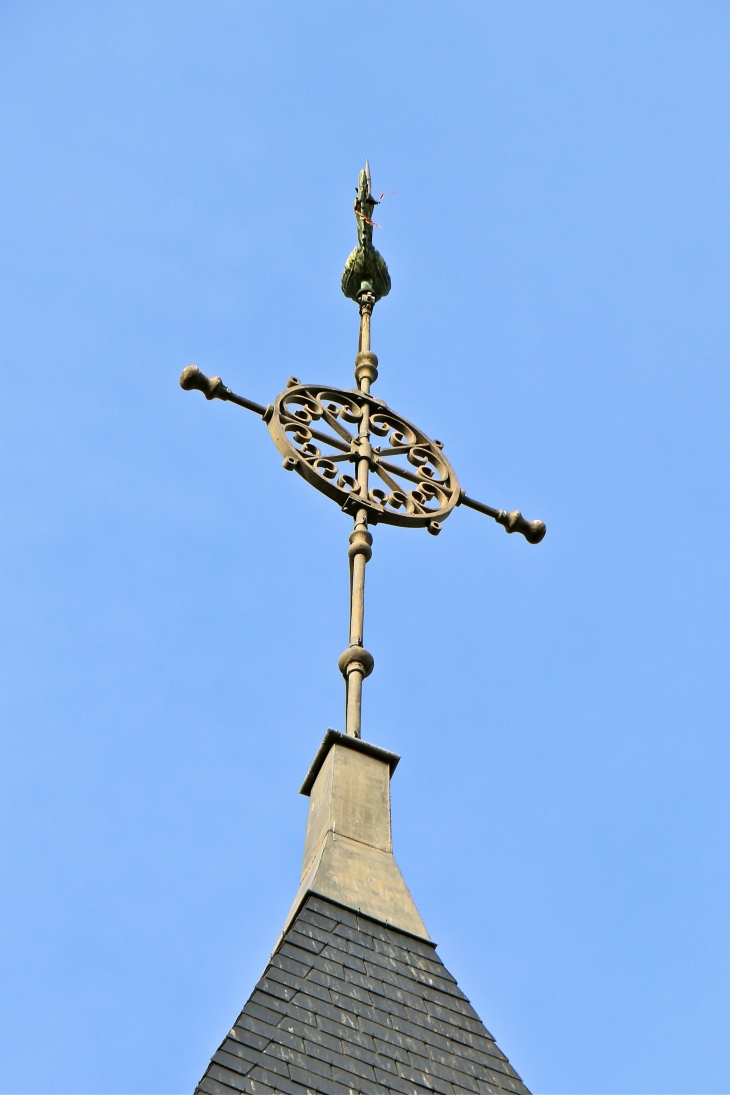 Le paratonnerre sur le clocher de l'église l'Immaculée Conception. - Le Mazeau