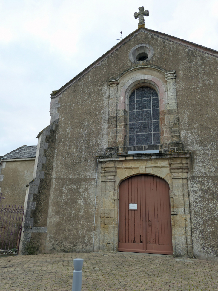 L'entrée de l'église - Le Perrier