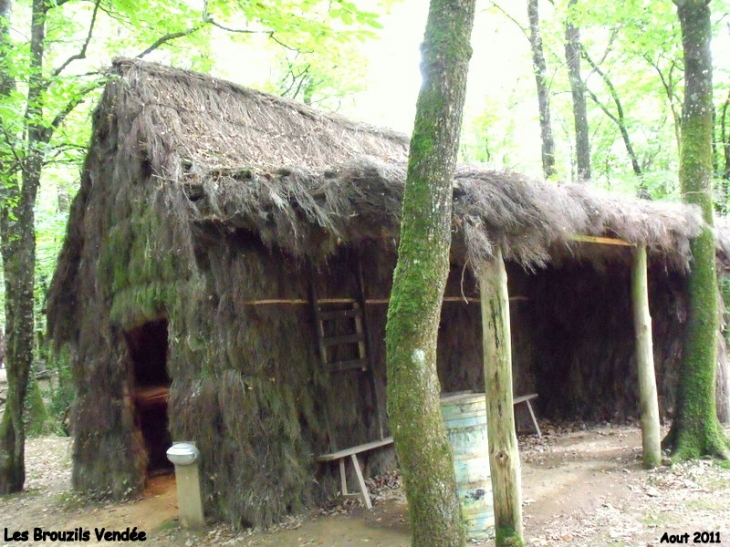 Cabanes de réfugiés dans la foret de Grasla 1794 - Les Brouzils