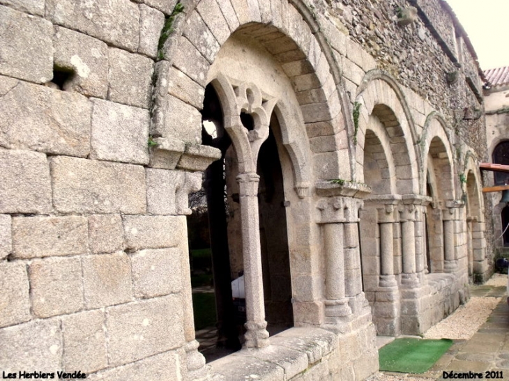 Abbaye de la Grainetière XIIeme siècle Chapelle des Bénédictins - Les Herbiers