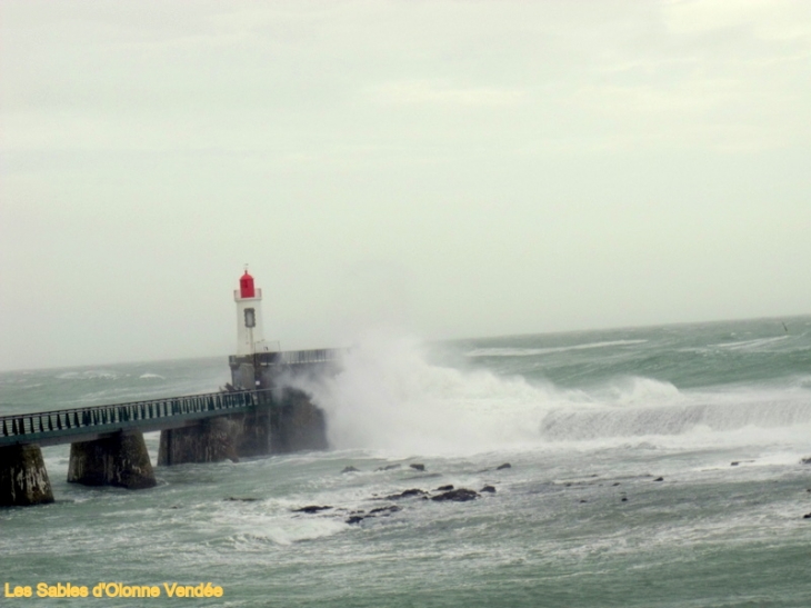 Le phare de la Chaume sous la tempète - Les Sables-d'Olonne