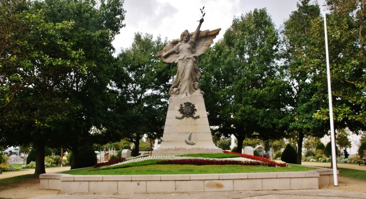 Monument-aux-Morts - Les Sables-d'Olonne