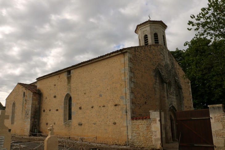 Façade nord de l'église Notre Dame. On distingue l'ancienne chapelle. - Liez