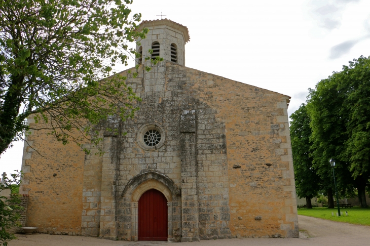 Façade occidentale de l'église Notre Dame, de style romano-gothique. - Liez