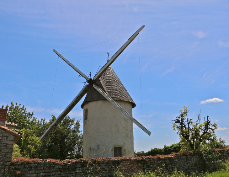 Le moulin à vent de la Pichonnière. - Maillé