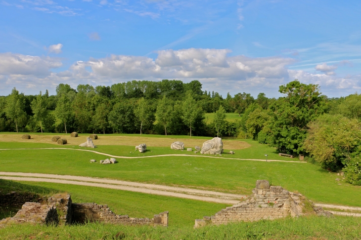 Vue de l'abbaye. - Maillezais