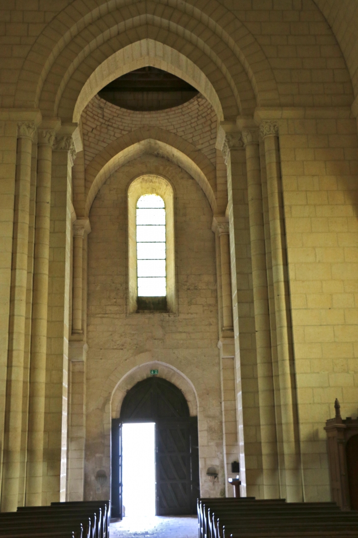 Le portail de l'église Saint Nicolas. - Maillezais