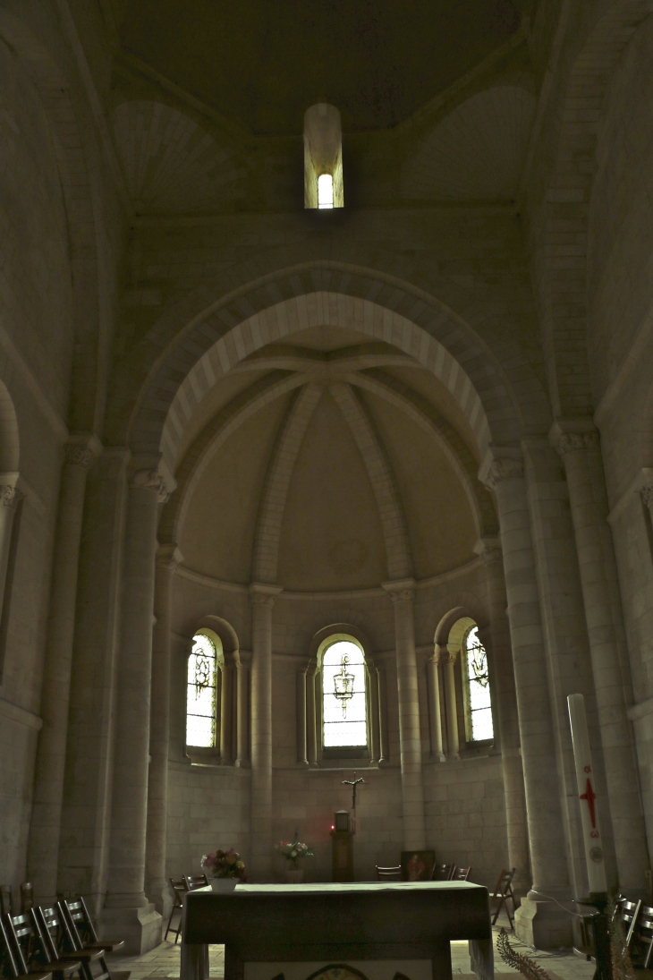 Le choeur de l'église Saint Nicolas. - Maillezais