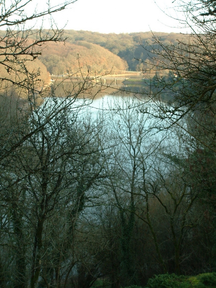 Vue sur le barrage - Mervent