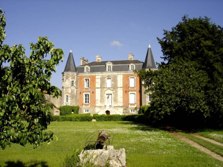 Château de la Rivière à Mouseuil - Mouzeuil-Saint-Martin