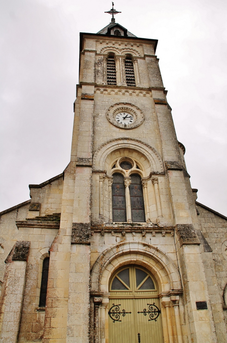 église St Pierre - Nesmy