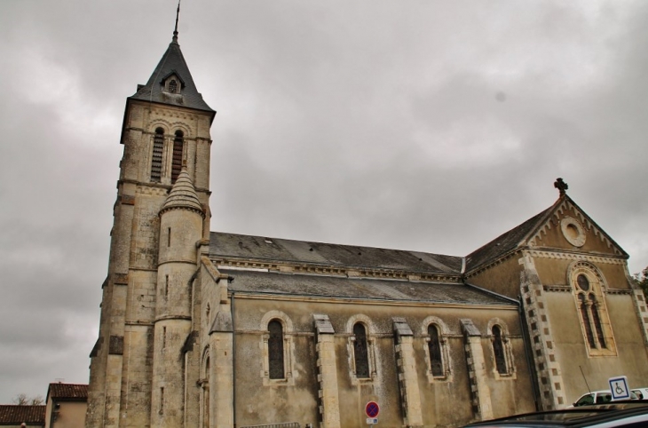 église St Pierre - Nesmy