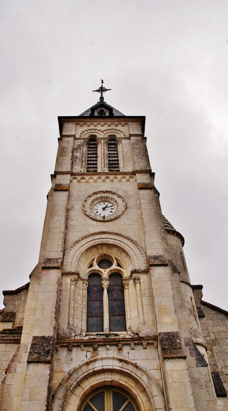 église St Pierre - Nesmy