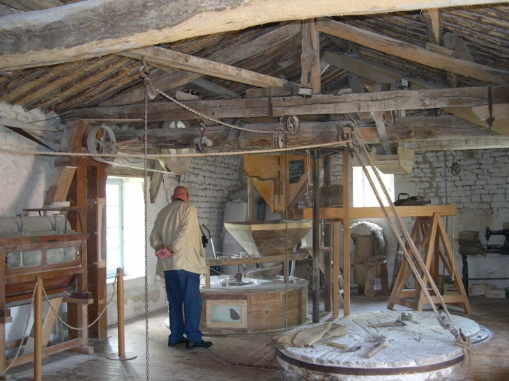 Le moulin, intérieur - Nieul-sur-l'Autise