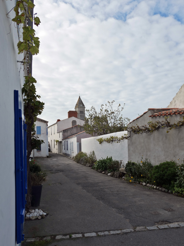 Le quartier de Banzeau : vue sur le clocher de l'église Saint Philbert - Noirmoutier-en-l'Île