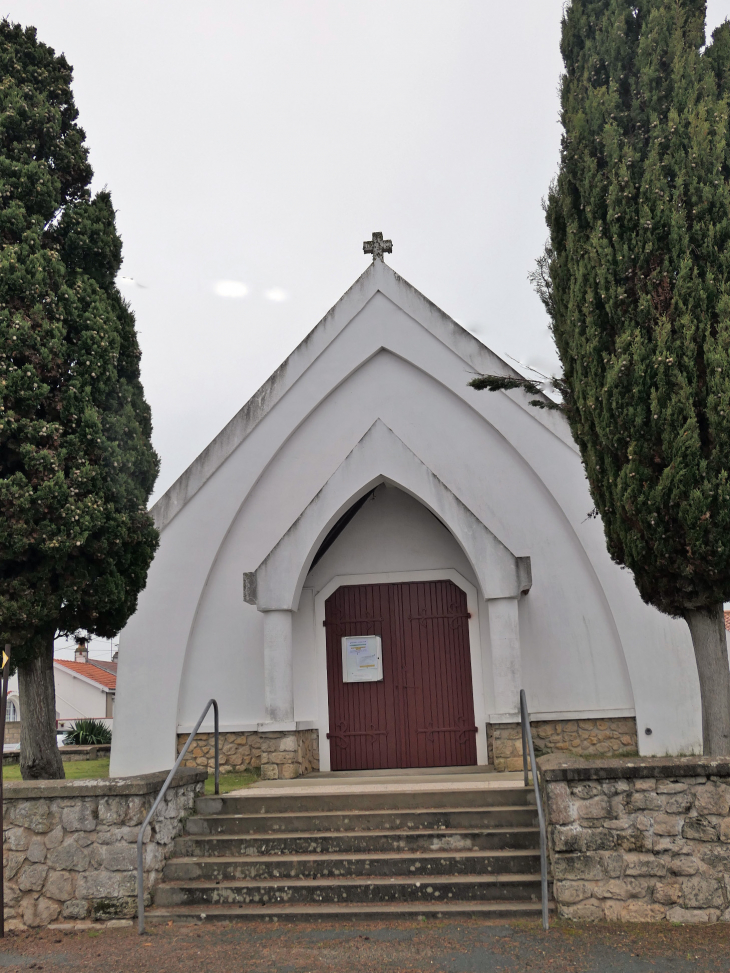 L'entrée de la chapelle de Fromentine - Notre-Dame-de-Monts