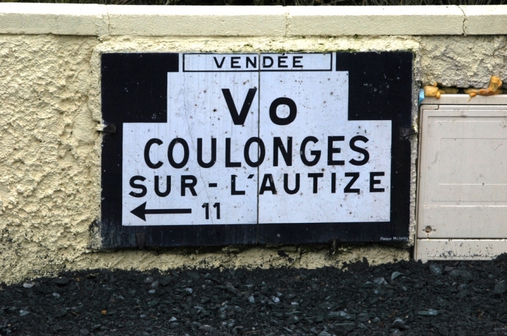 Plaque Michelin vestige routier anné 1932 - Puy-de-Serre