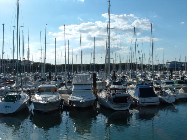 PORT DE PLAISANCE - Saint-Gilles-Croix-de-Vie