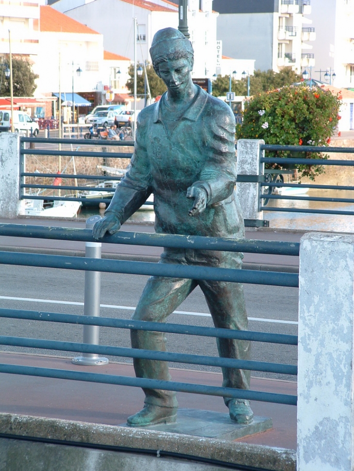 STATUE SUR LE PONT - Saint-Gilles-Croix-de-Vie