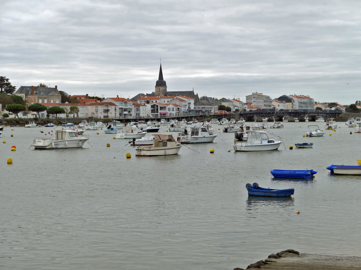 Saint Gilles sur Vie vu de l'autre vive de la Vie - Saint-Gilles-Croix-de-Vie