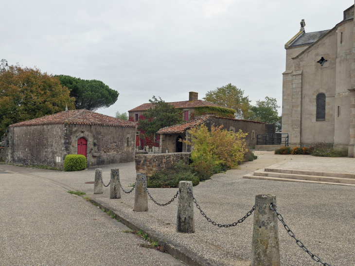 Près de l'église - Saint-Paul-Mont-Penit