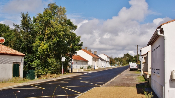 La Commune - Saint-Révérend