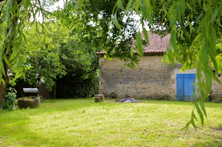 Près de l'embarcadère. - Saint-Sigismond