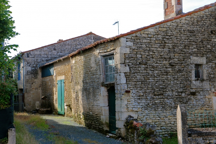 Maison ancienne. - Saint-Sigismond