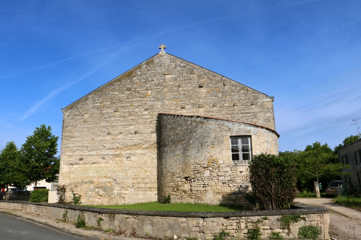 Le chevet de l'église Saint Sigismond. - Saint-Sigismond