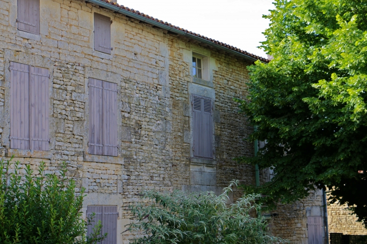 Dans le village. - Saint-Sigismond